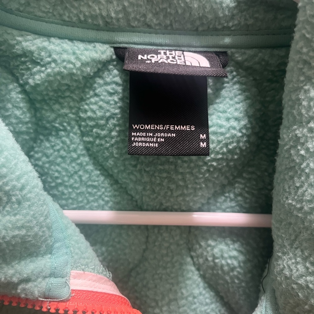 North face - Picture 2 of 2